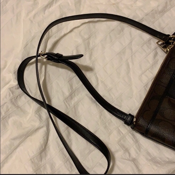 COACH LEATHER CROSSBODY 8x8 1/2” Mint Condition - Picture 2 of 8